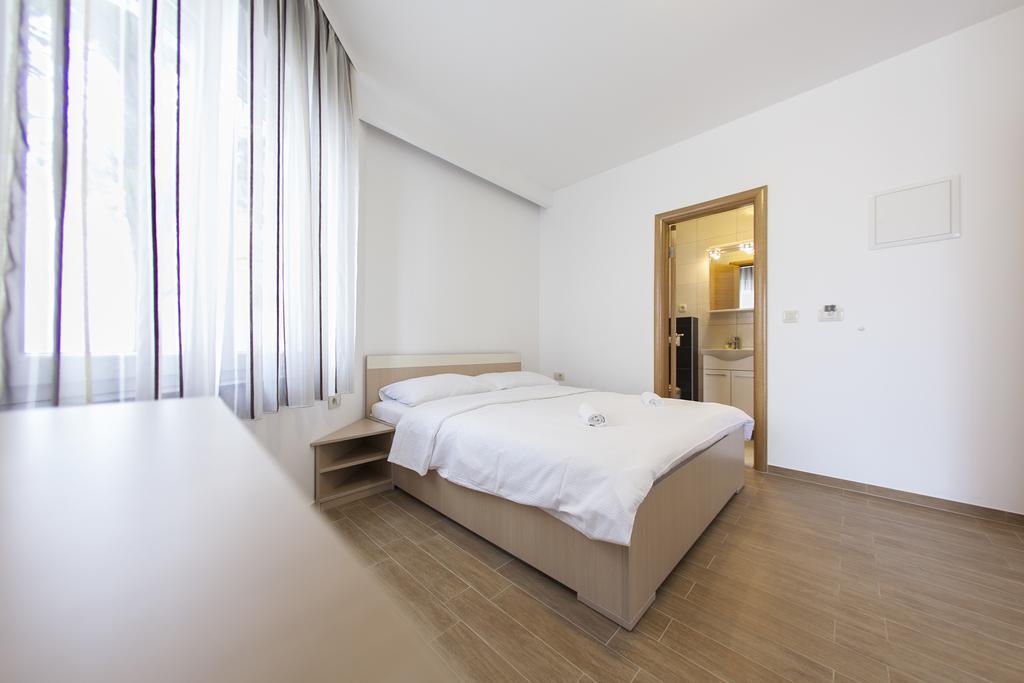 Guesthouse Villa Klara Baška Voda Eksteriør billede