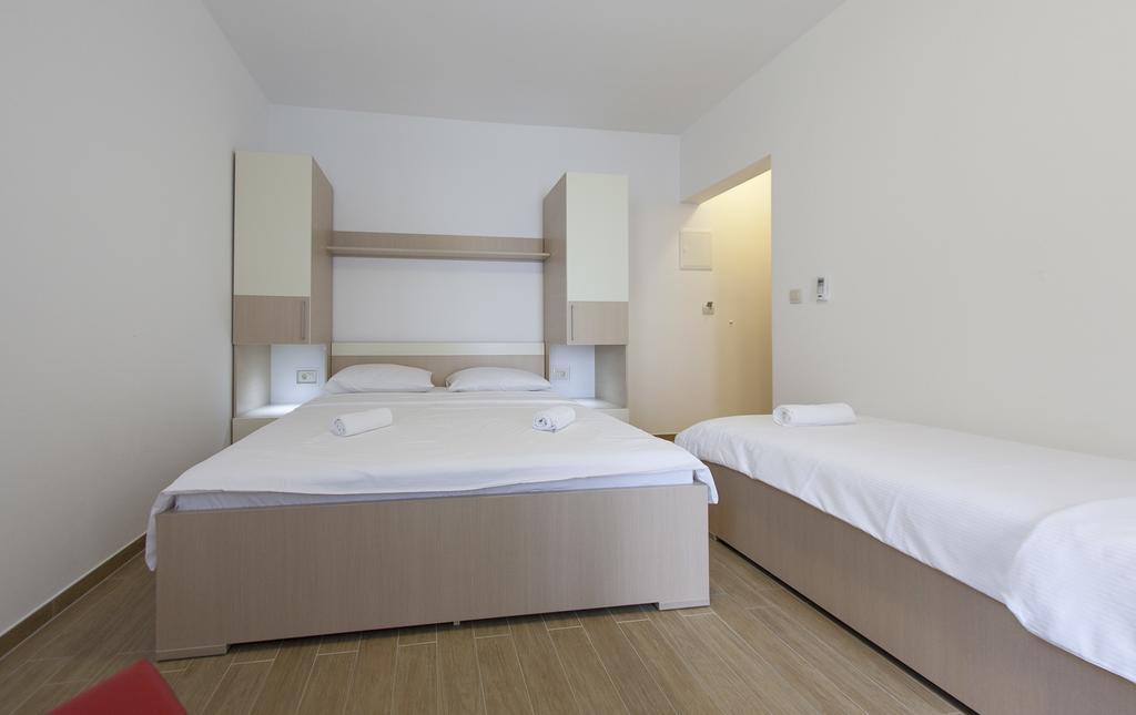 Guesthouse Villa Klara Baška Voda Eksteriør billede