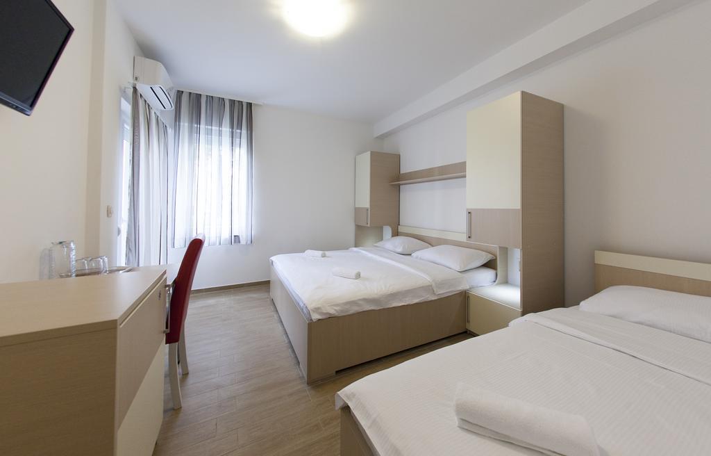 Guesthouse Villa Klara Baška Voda Eksteriør billede