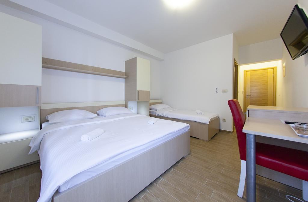 Guesthouse Villa Klara Baška Voda Eksteriør billede
